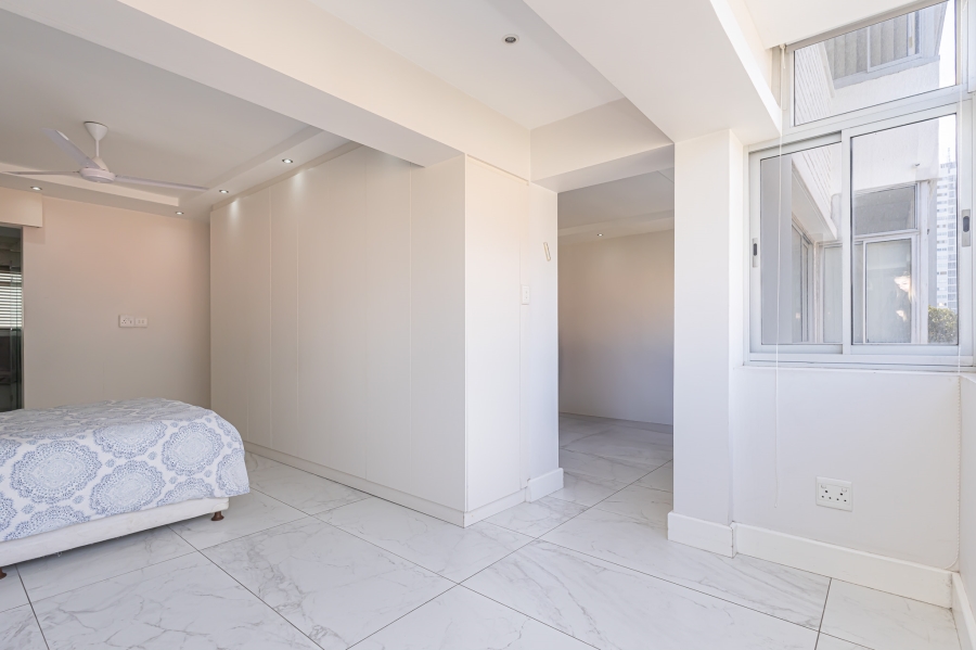 To Let 1 Bedroom Property for Rent in Sea Point Western Cape